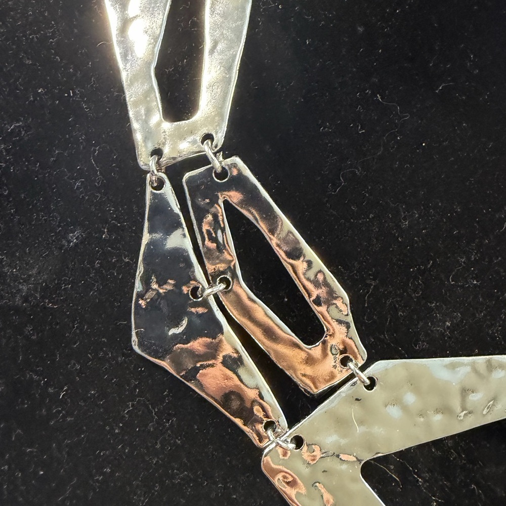 🩷5/$10 Paparazzi Elegant Silver Geometric Necklace - Picture 2 of 7